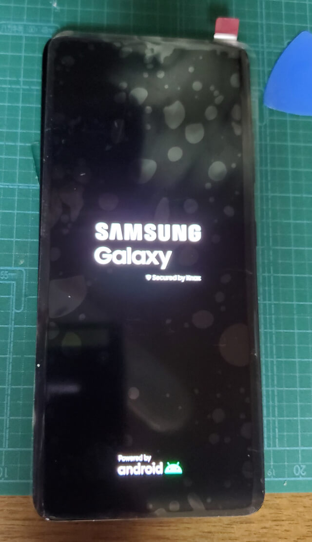 androidスマホのGalaxy S21 Ultraの液晶画面交換〜液晶画面を交換して再起動